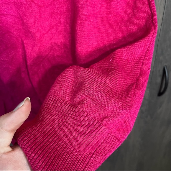 '🌼3/$30🌼New York & Company Pink Cowl Neck Cold Shoulder Sweater Size Small - Picture 13 of 16